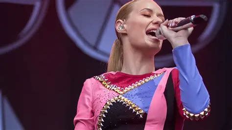 Iggy Azalea posiert nackt für Fashion Nova